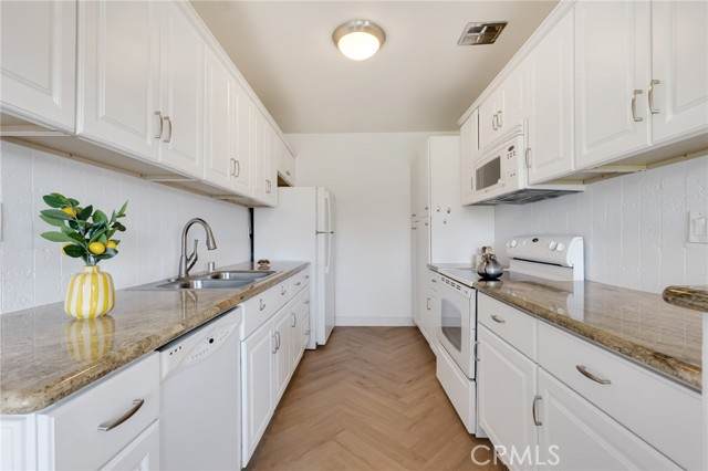 5400 Newcastle Avenue - Photo 1