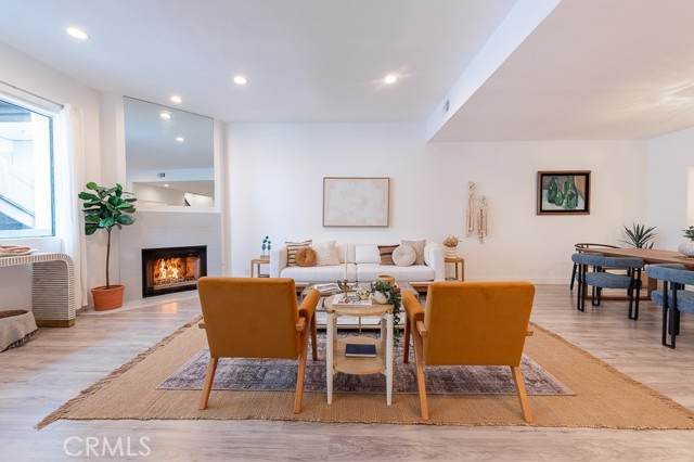 839 Larrabee Street - Photo 1