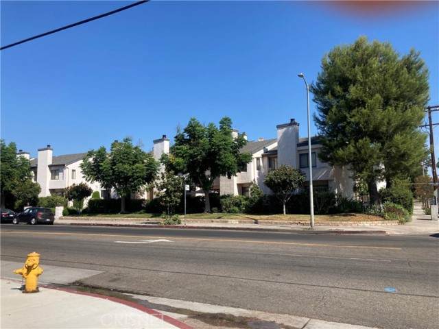 11911 Magnolia Boulevard - Photo 1