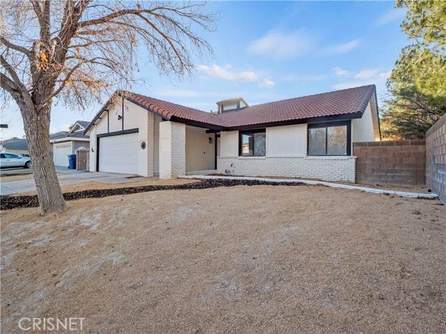 44071 Shad St - Photo 1