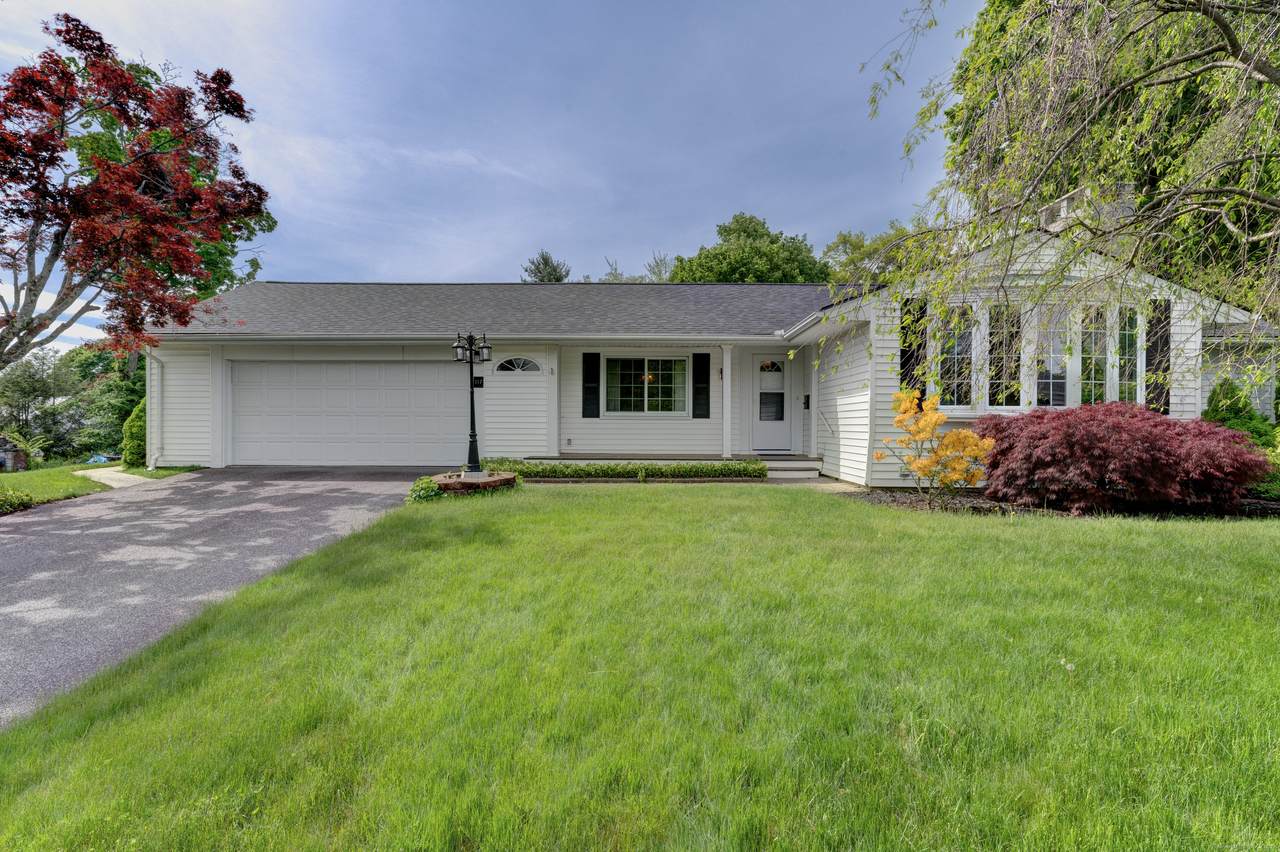 117 Thompson Drive - Photo 1