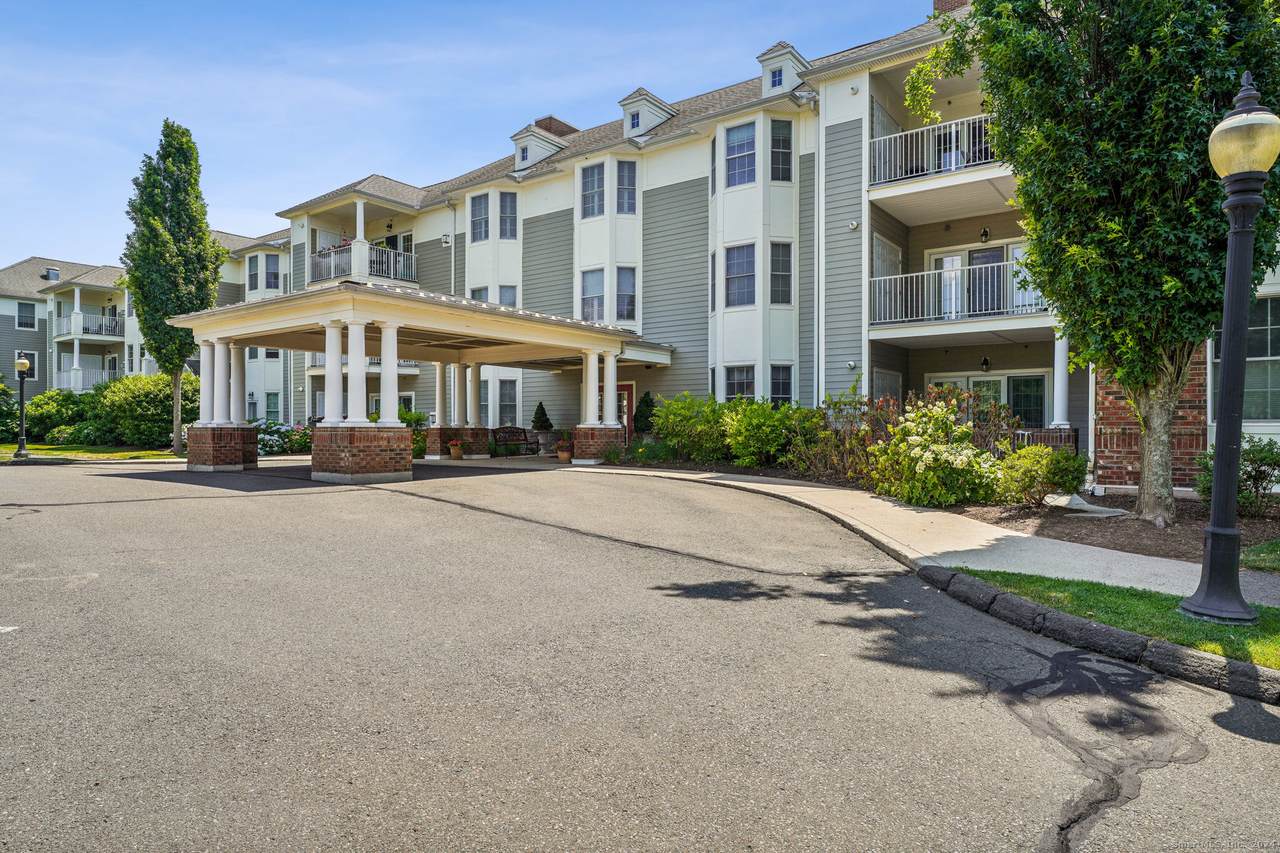 25 Cassandra Boulevard - Photo 1