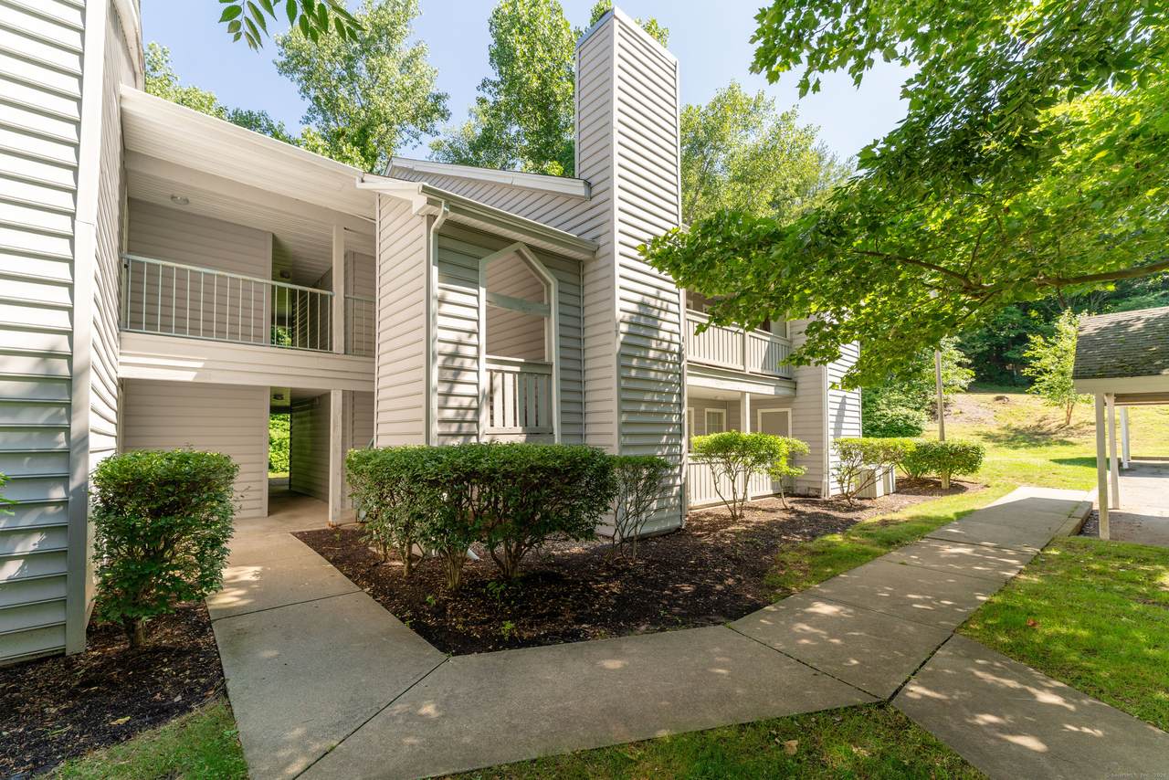 9 Chase Oak Court - Photo 1