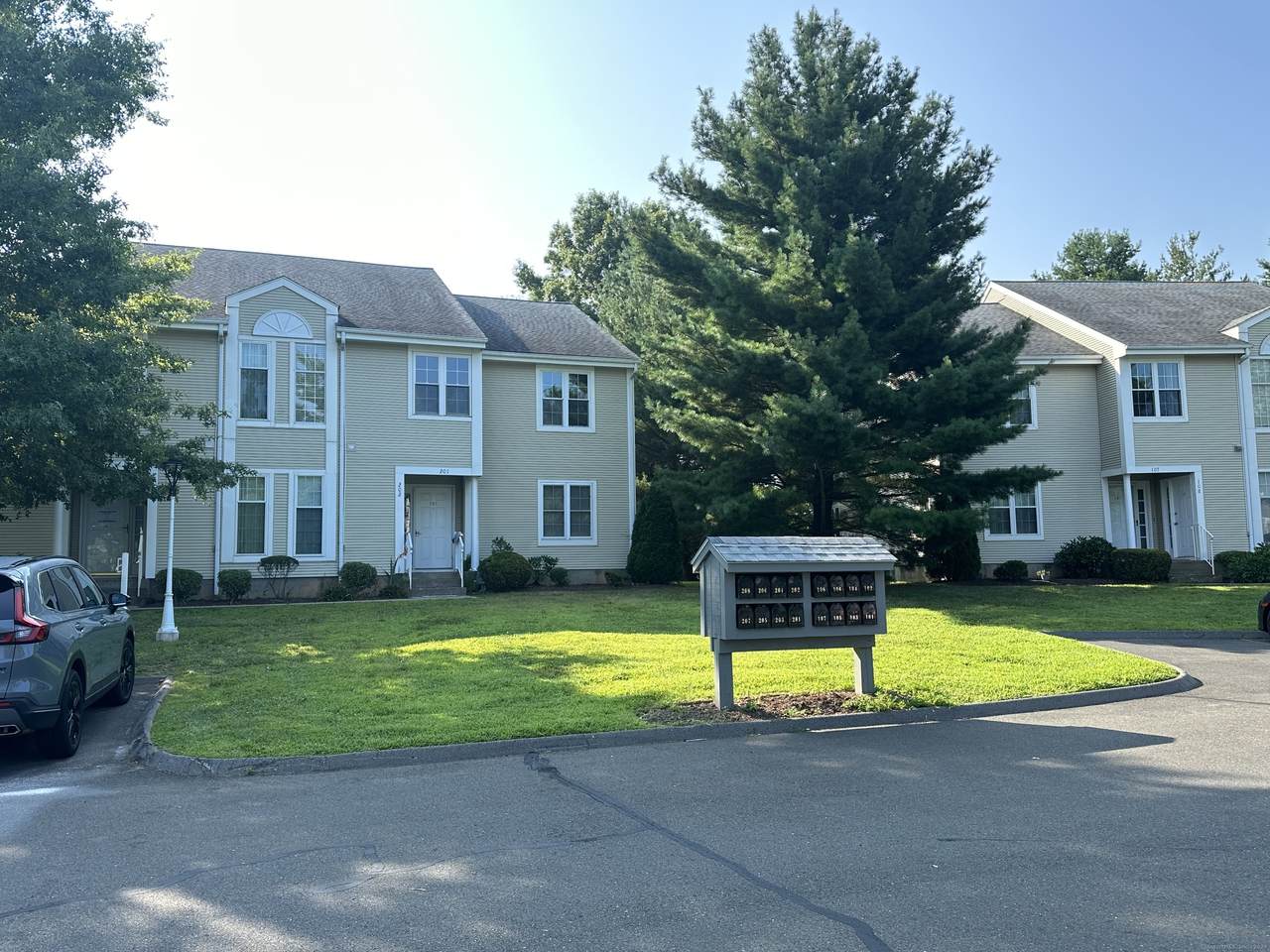 202 Country Club Court - Photo 1