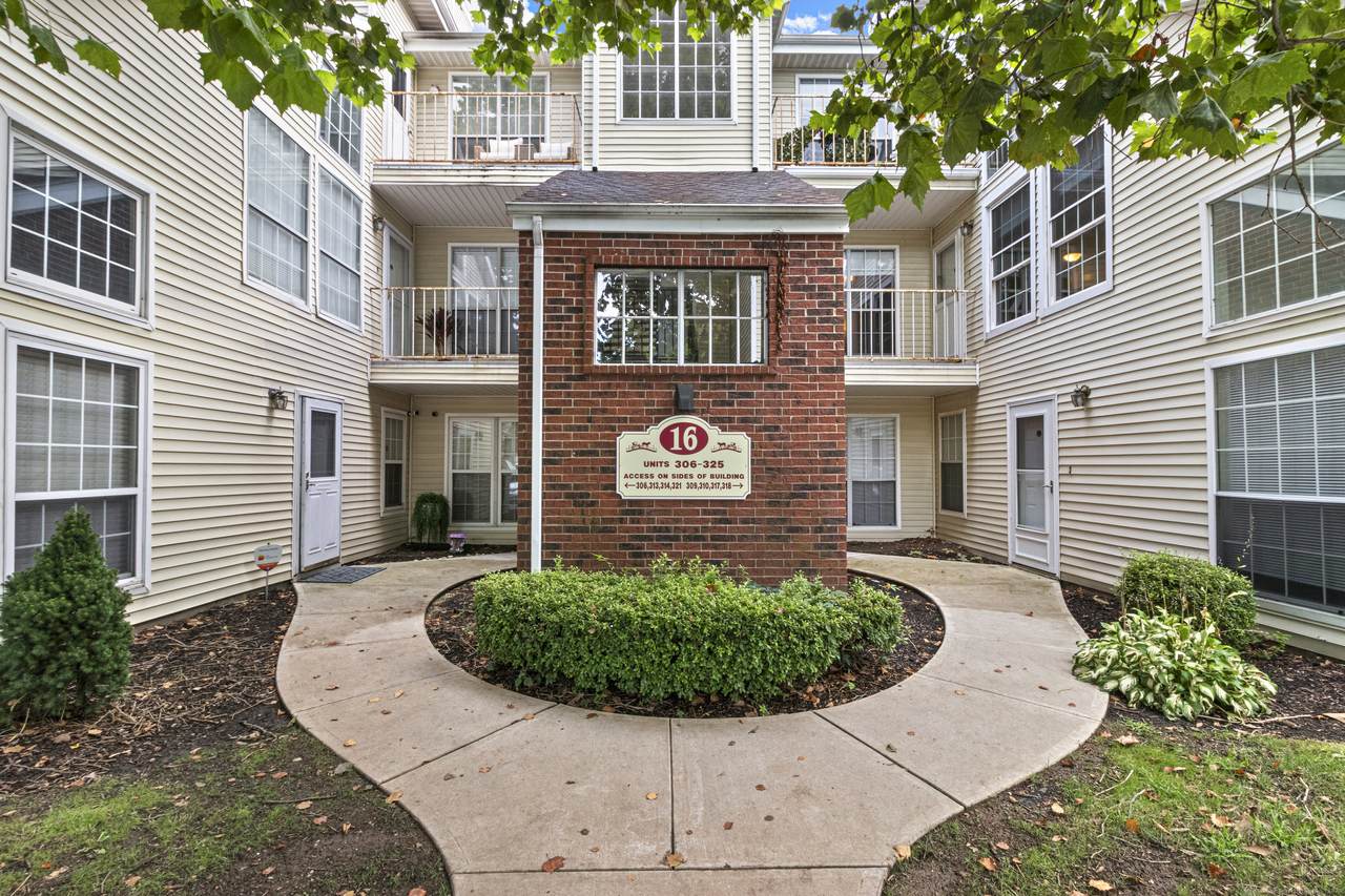 319 Carriage Crossing Lane - Photo 1