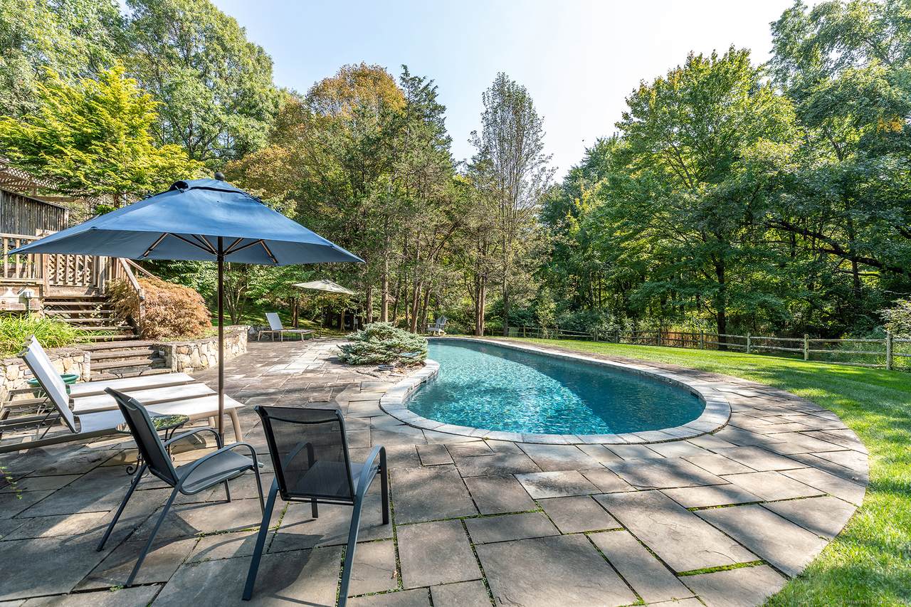 28 Quaker Ridge Road - Photo 1