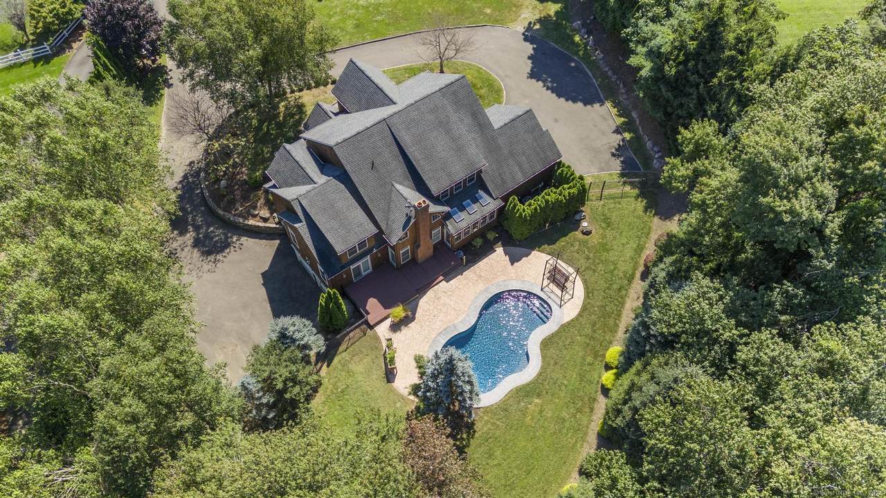 17 Mohegan Road - Photo 1