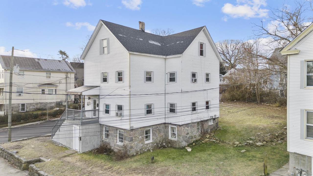 205 Shaw Street - Photo 1
