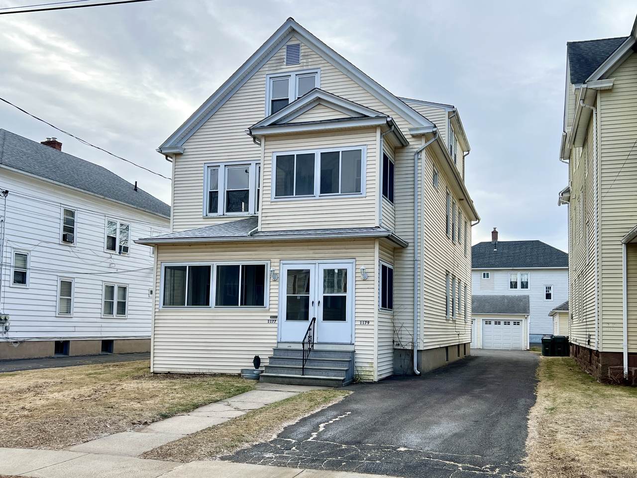1179 Boulevard - Photo 1