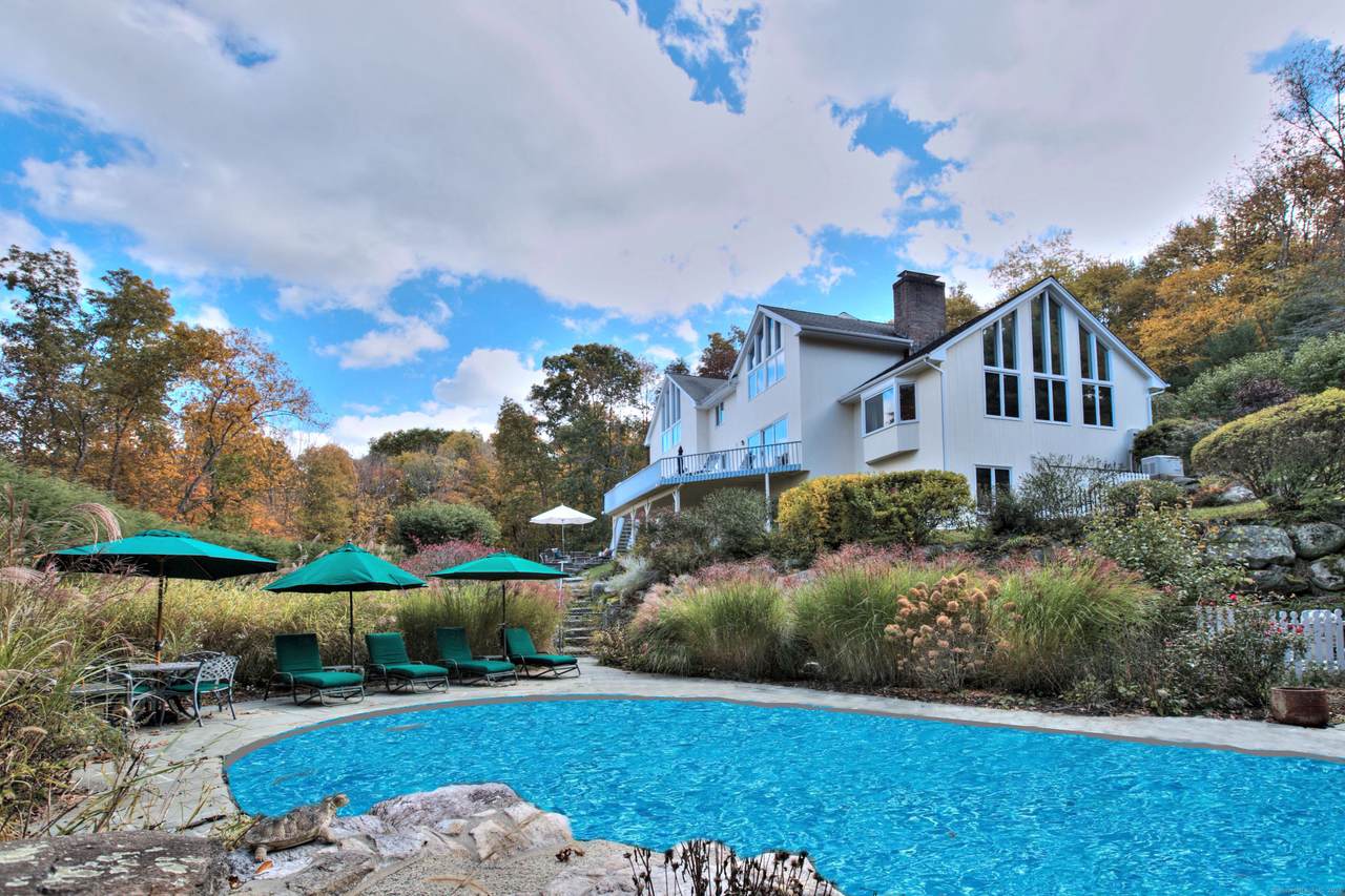 28 Old Orchard Drive - Photo 1
