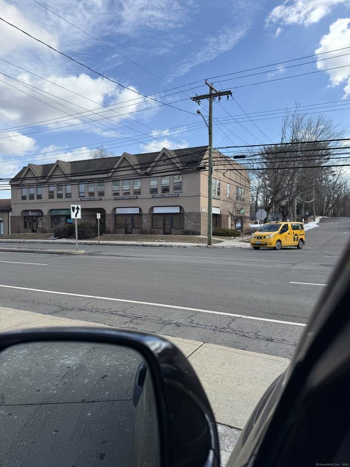 425 Kings Highway - Photo 1