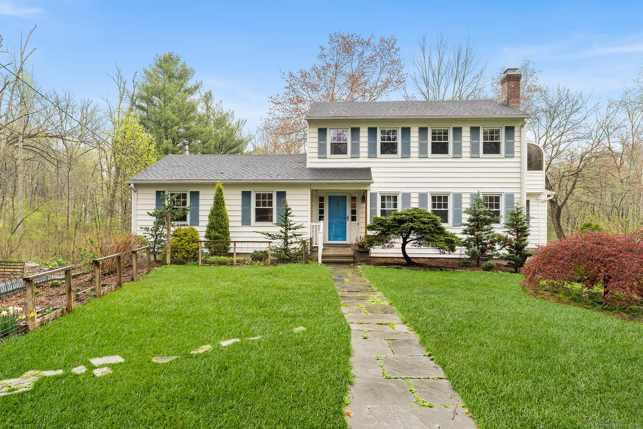 16 Howes Lane - Photo 1