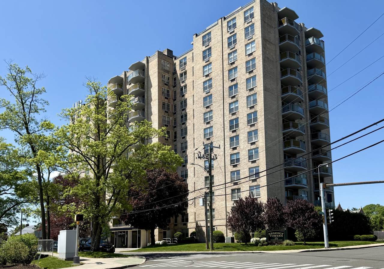 1 Strawberry Hill Court - Photo 1