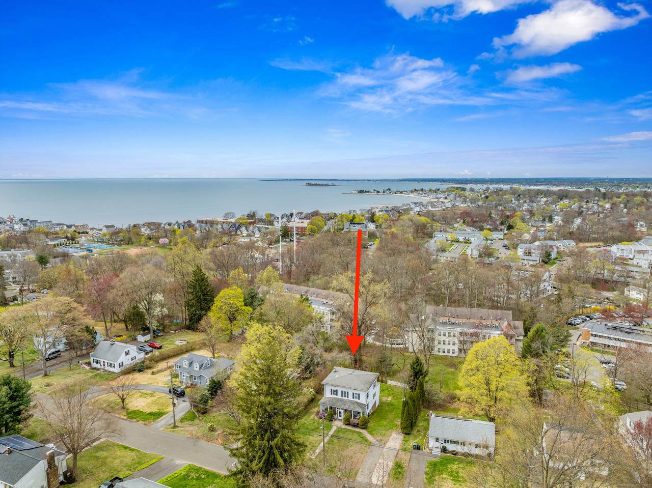 571 Pond Point Avenue - Photo 1
