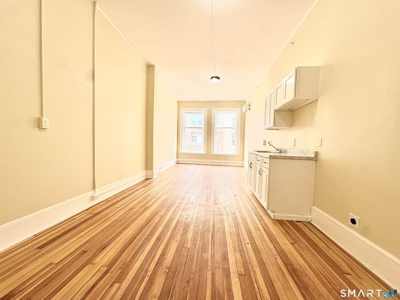 105 Bank Street - Photo 1