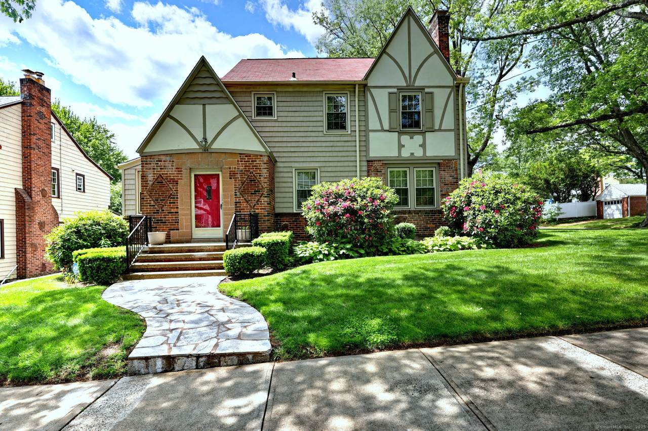 166 Roydon Road - Photo 1