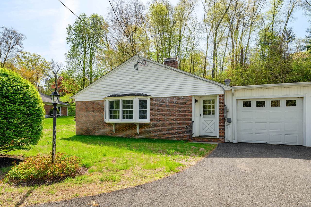 3 Lambert Lane - Photo 1