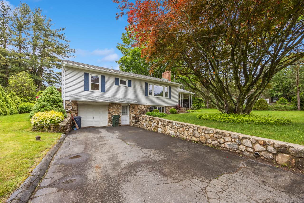 27 Hickory Street - Photo 1