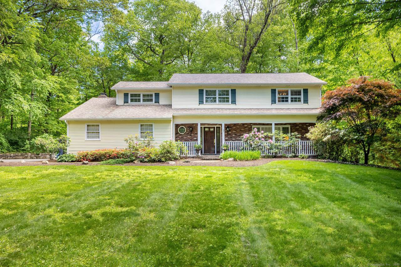 9 Meadowbrook Road - Photo 1