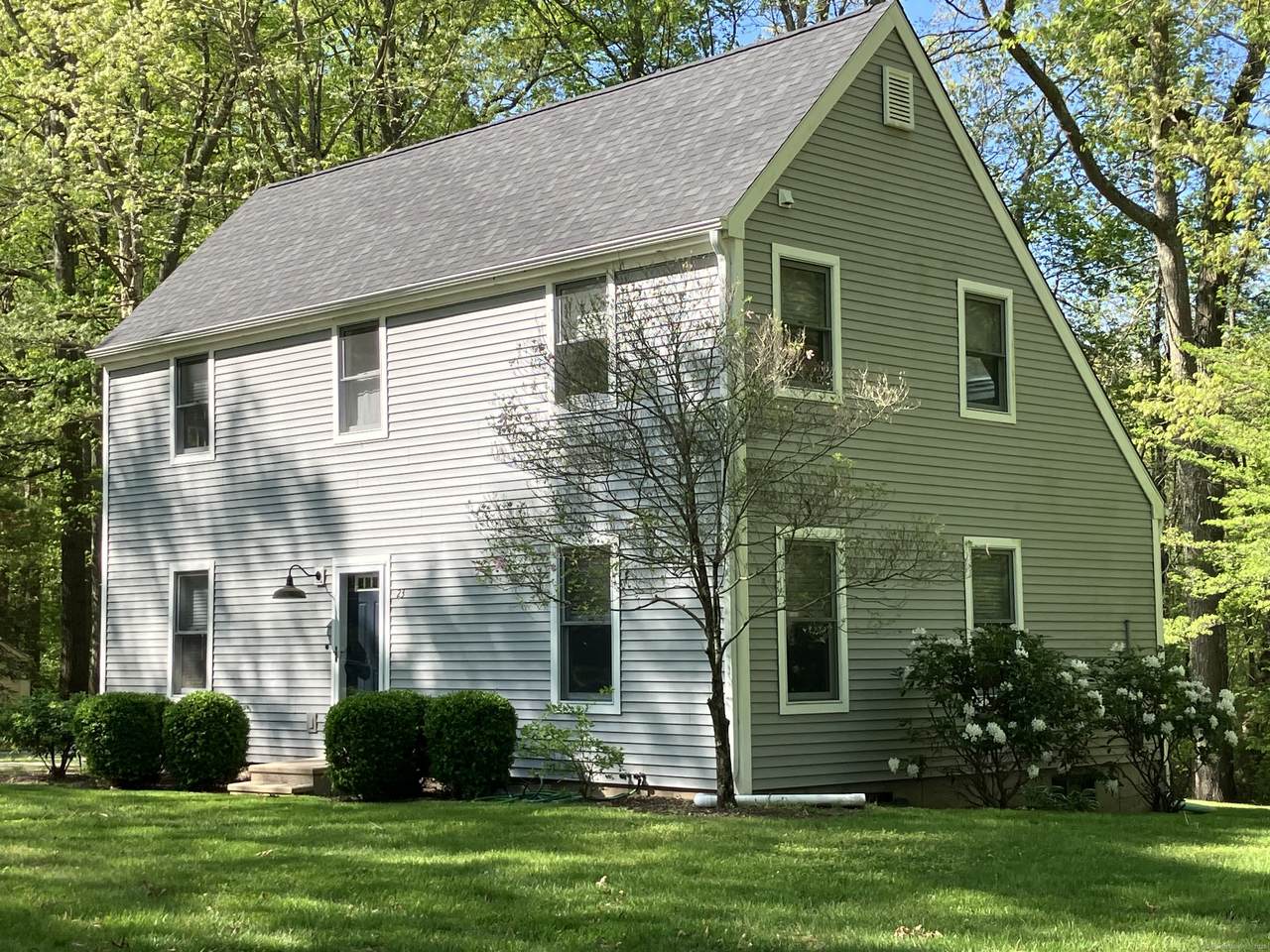 23 Warwickshire Drive - Photo 1