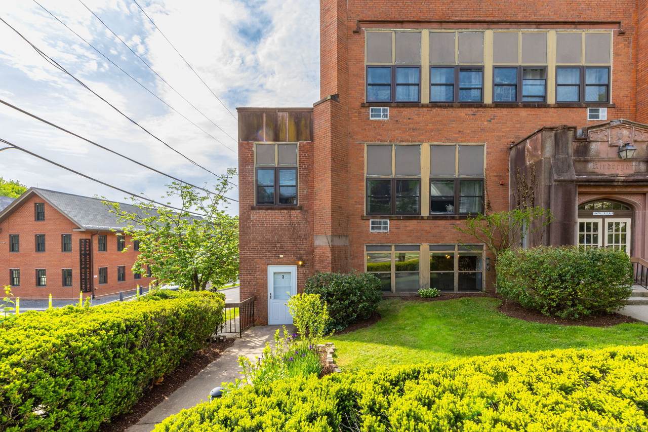201 College Street - Photo 1