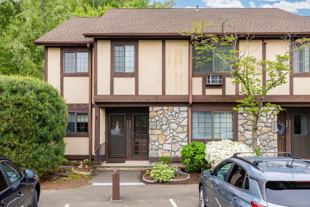 202 Foxwood Lane - Photo 1
