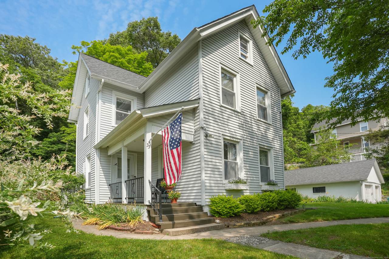 33 Swan Avenue - Photo 1
