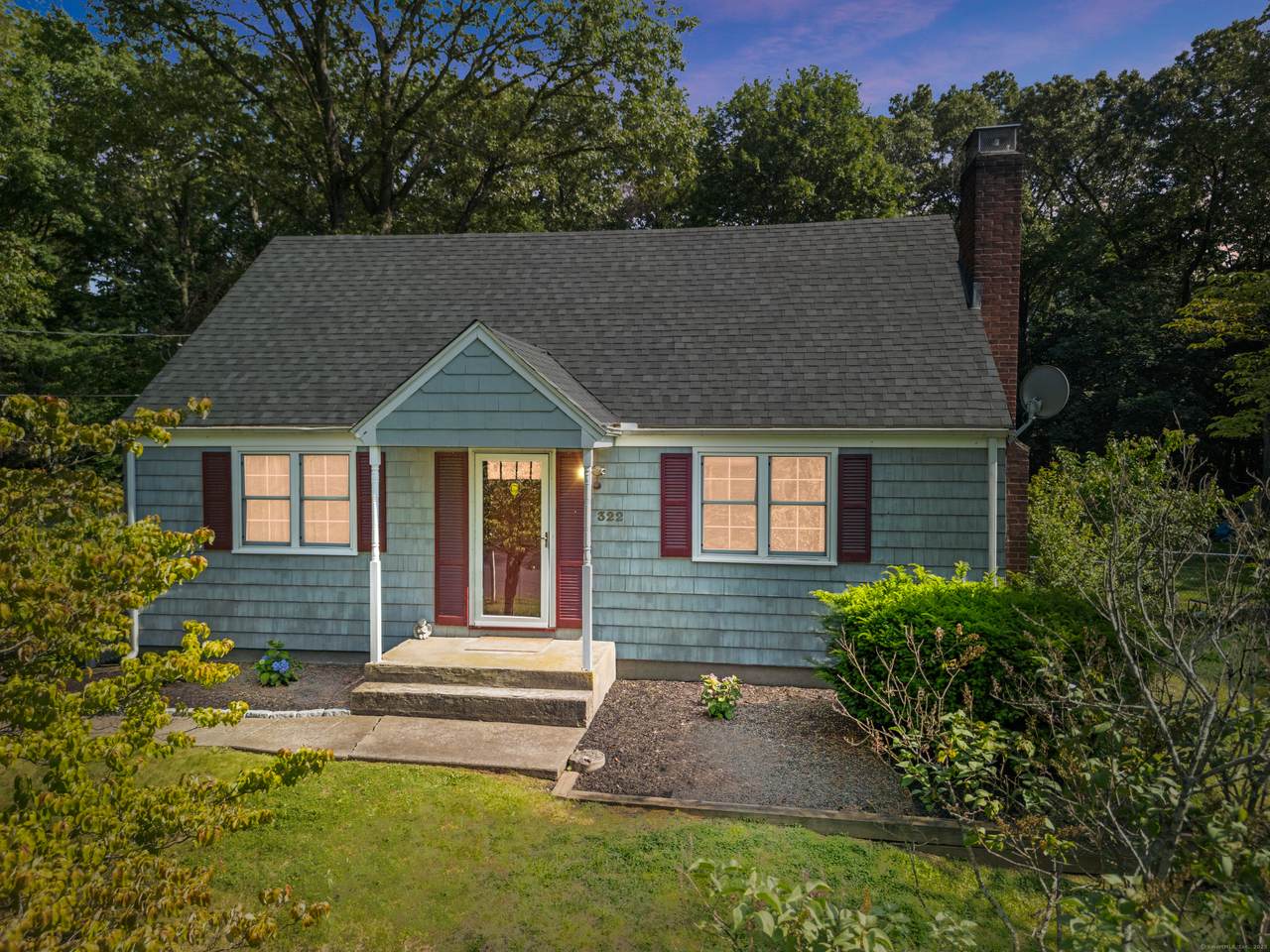 322 Hillhurst Avenue - Photo 1