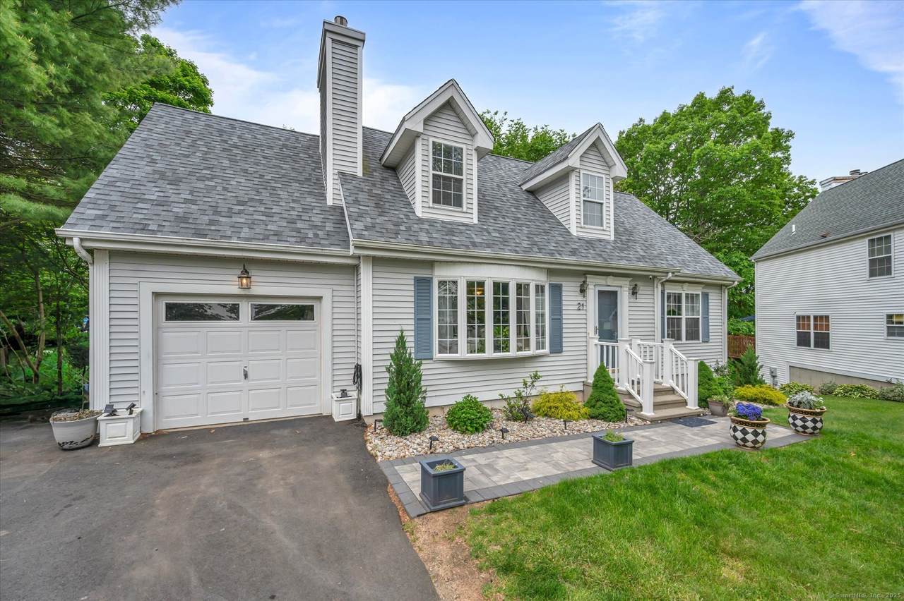 21 Lakeview Drive - Photo 1