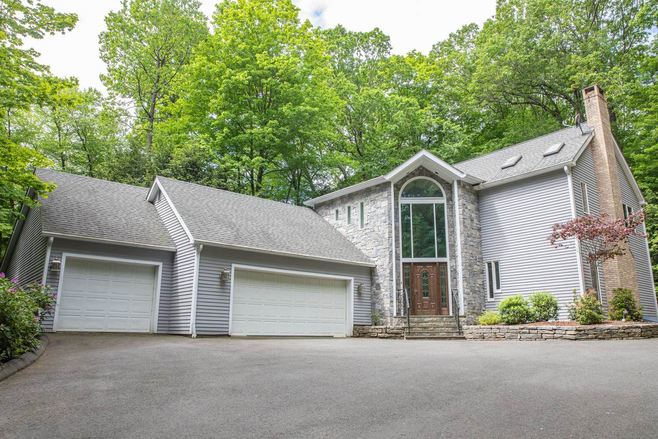 43 Metacomet Road - Photo 1