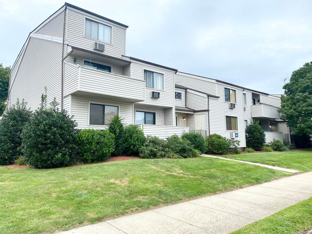 252 Harlem Avenue - Photo 1