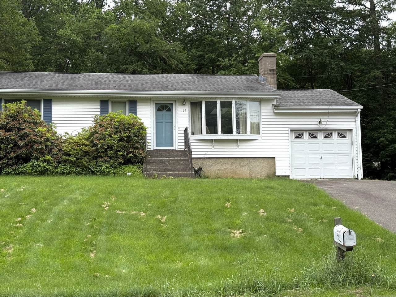 137 Botsford Road - Photo 1