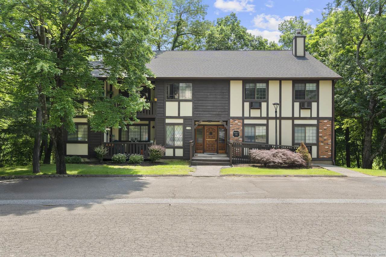 8 Carlisle Court - Photo 1