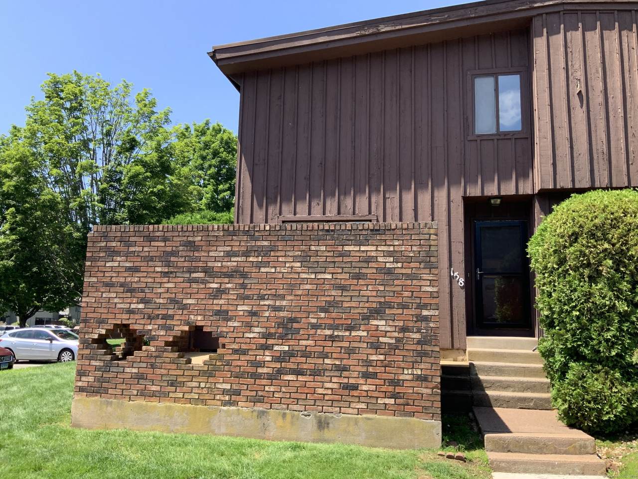 158 Webster Court - Photo 1