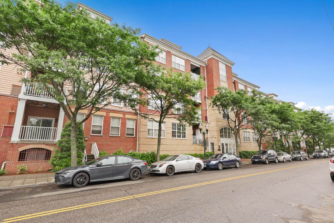 25 Adams Avenue - Photo 1