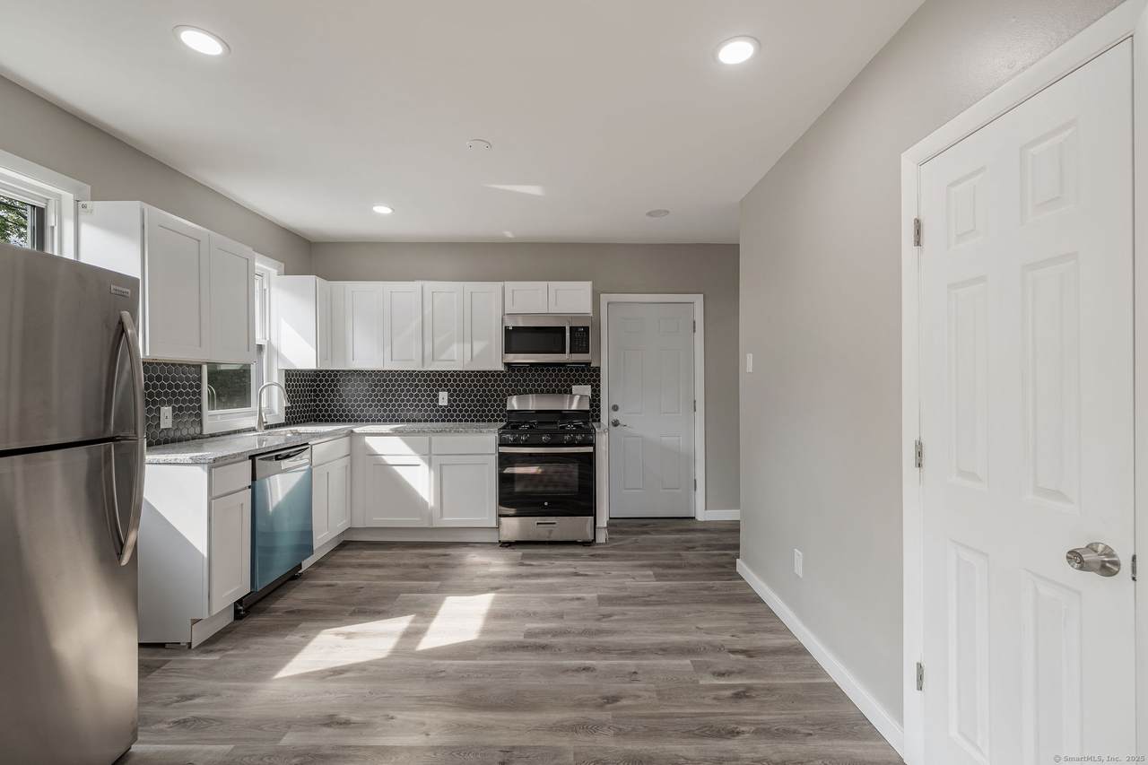 121 Hillview Avenue - Photo 1