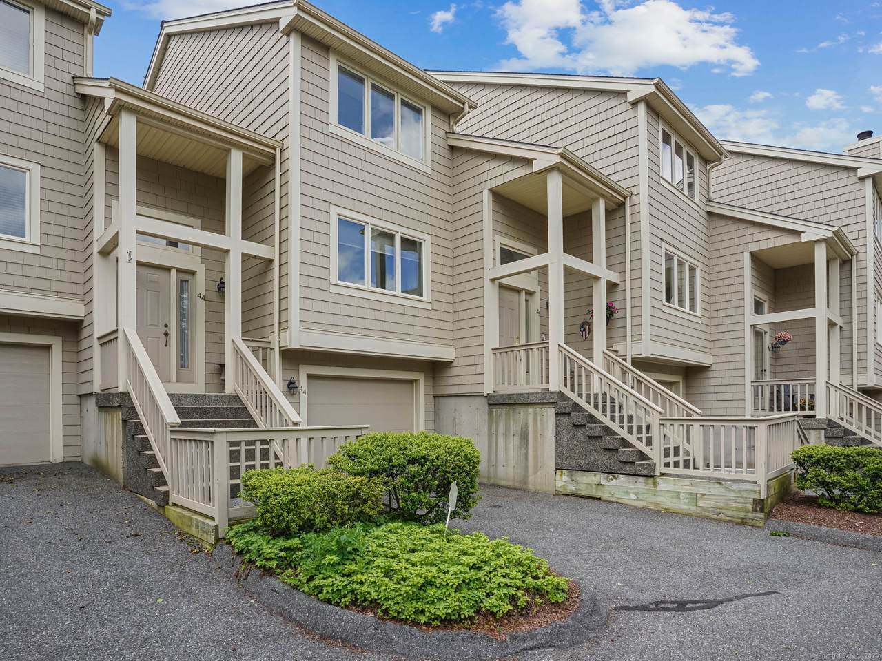 11 Boulevard Drive - Photo 1