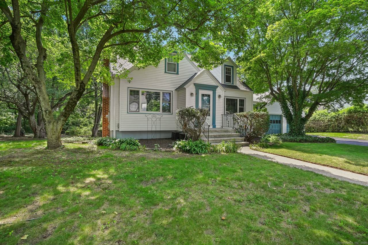 57 Lakeview Avenue - Photo 1