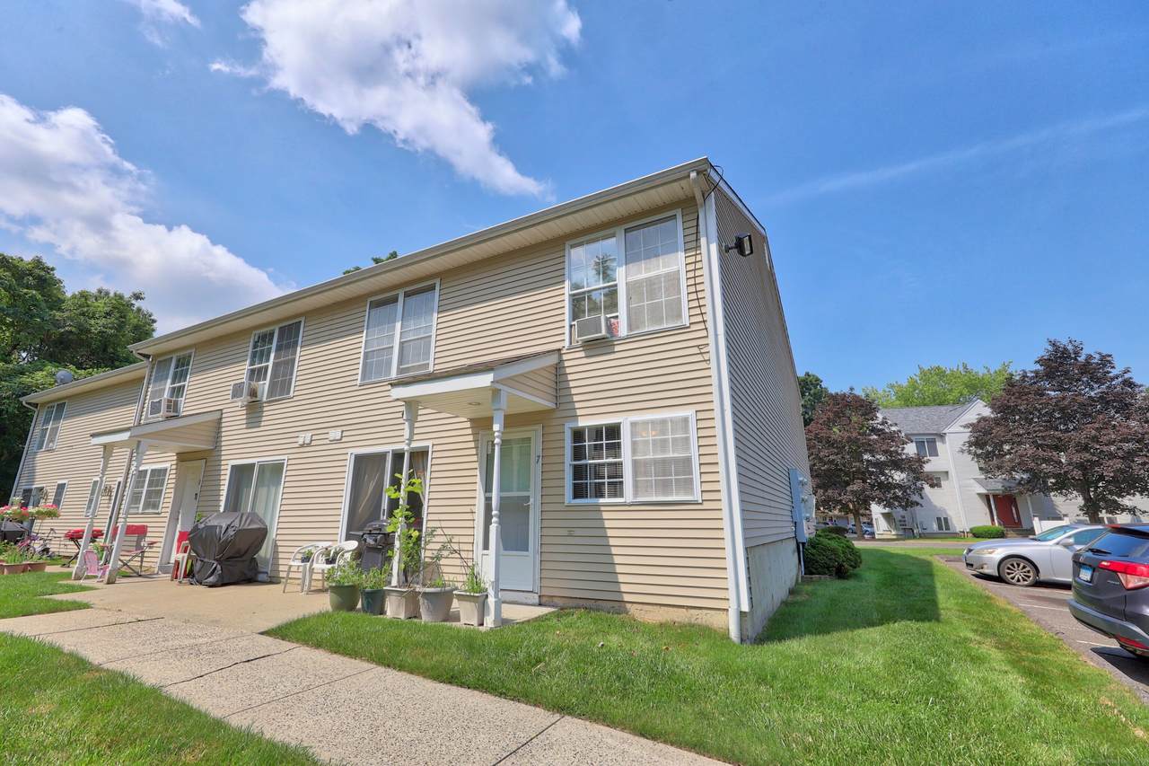 92 Hamden Avenue - Photo 1