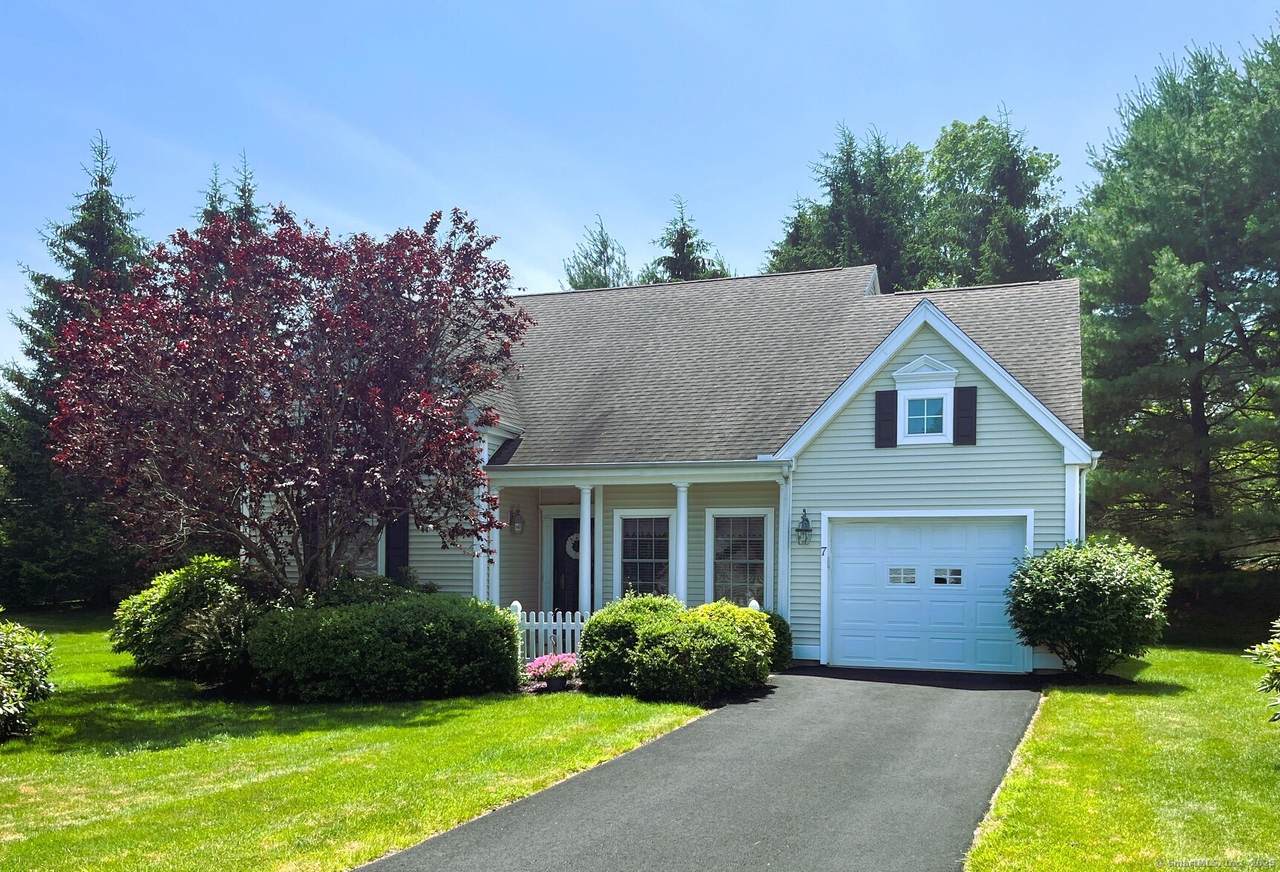 7 Clover Lane - Photo 1