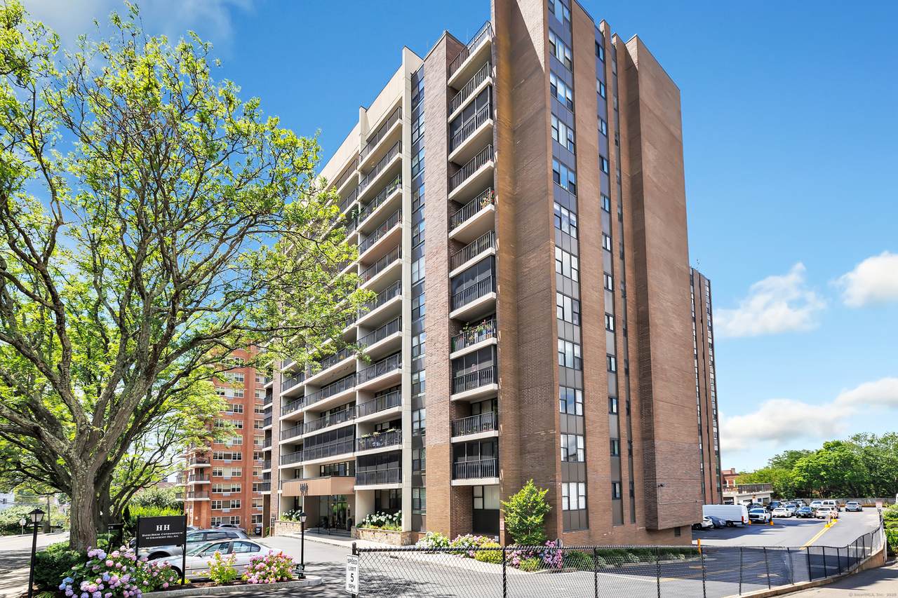 44 Strawberry Hill Avenue - Photo 1
