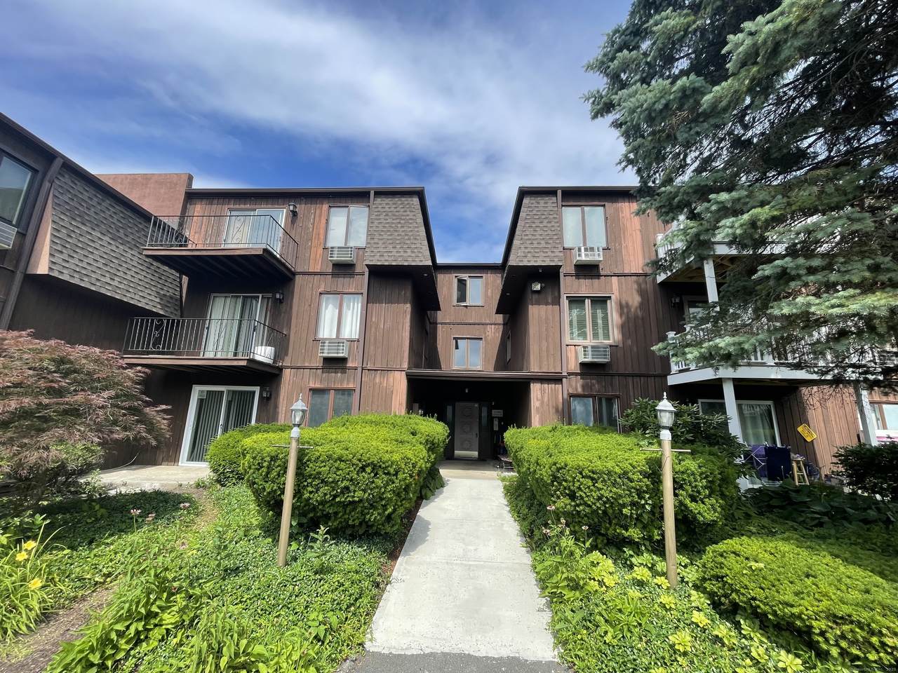 136 Deer Hill Avenue - Photo 1