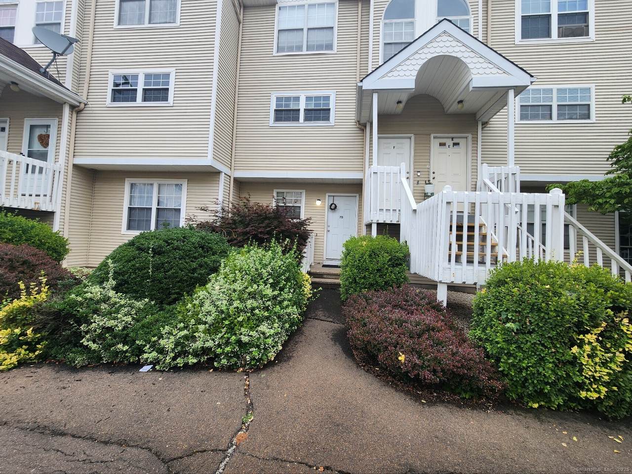 2390 State Street - Photo 1