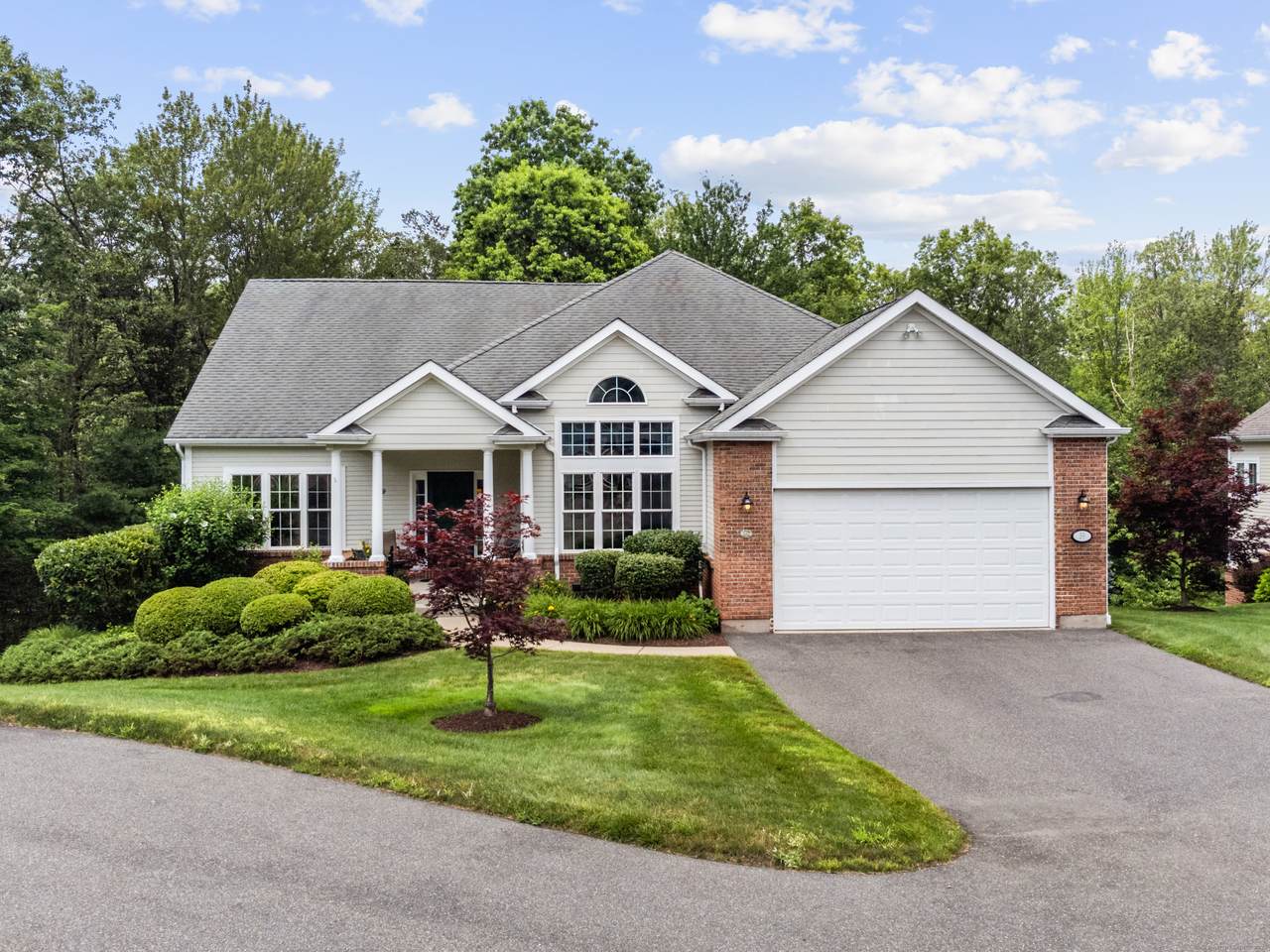 39 Emily Way - Photo 1