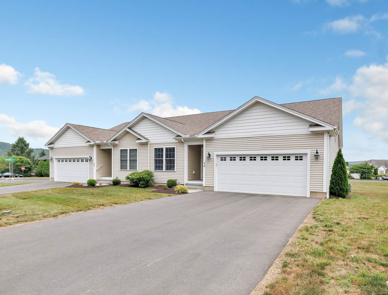 54 Pondview Circle - Photo 1