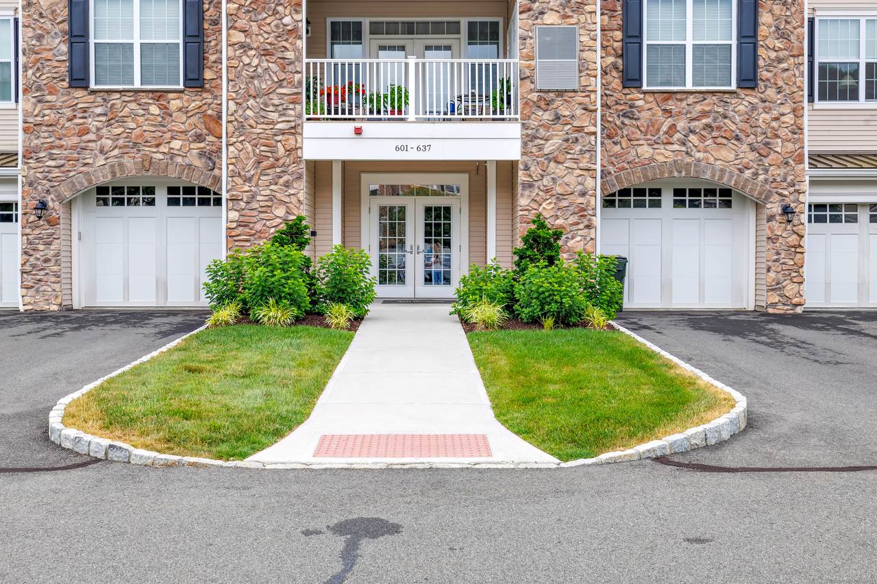 605 Brookside Court - Photo 1