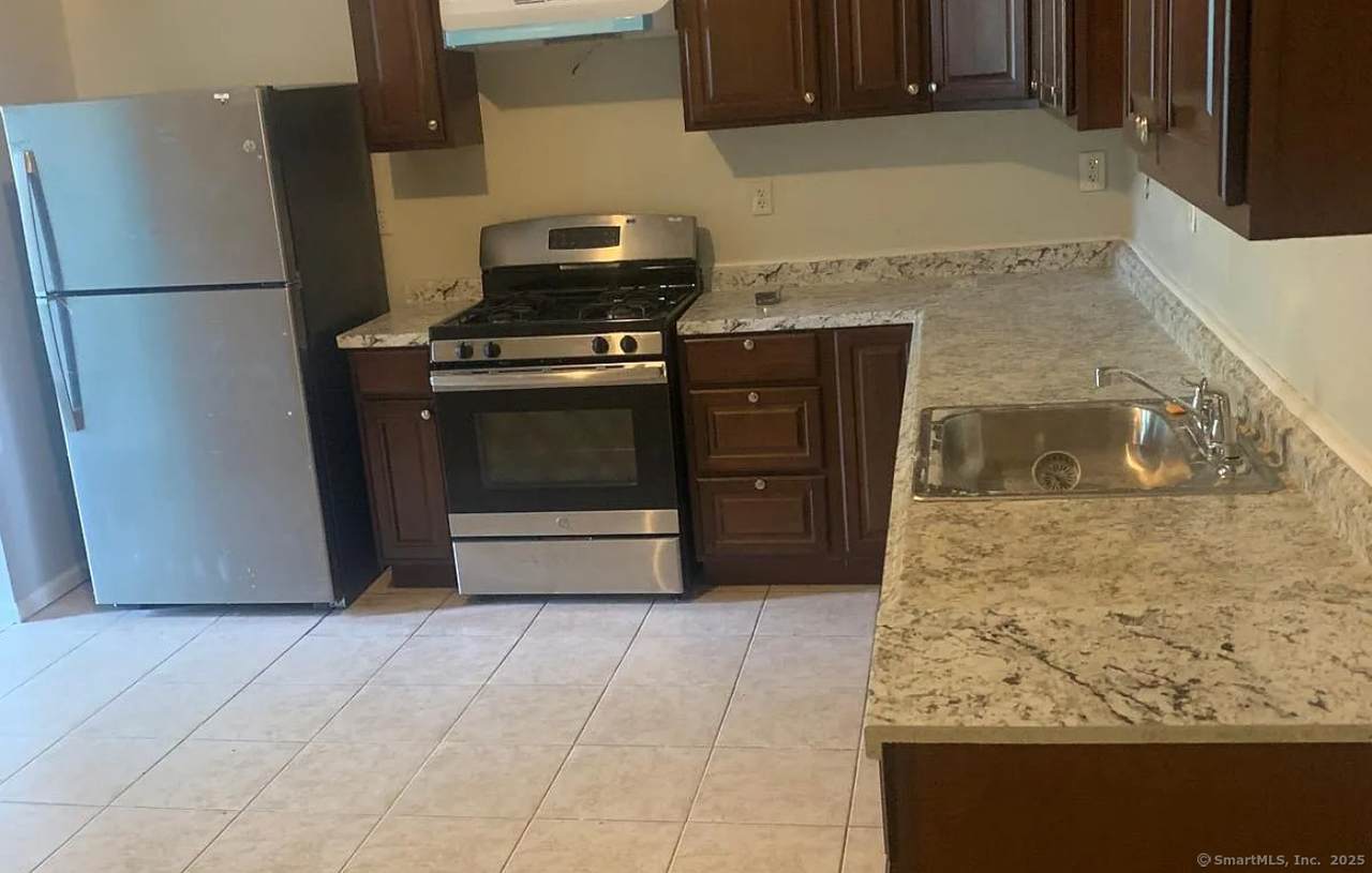 1408 Stratford Avenue - Photo 1