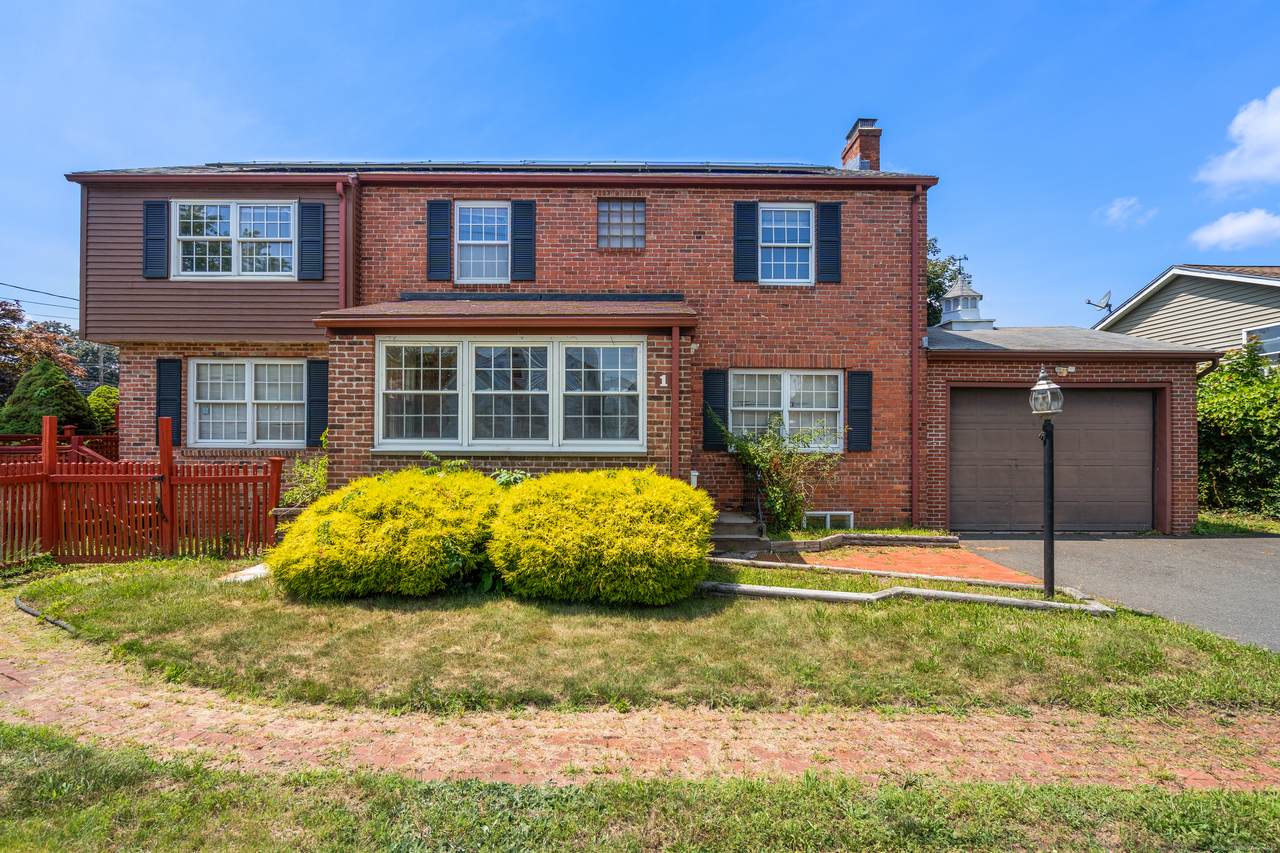 1 Charles Street - Photo 1