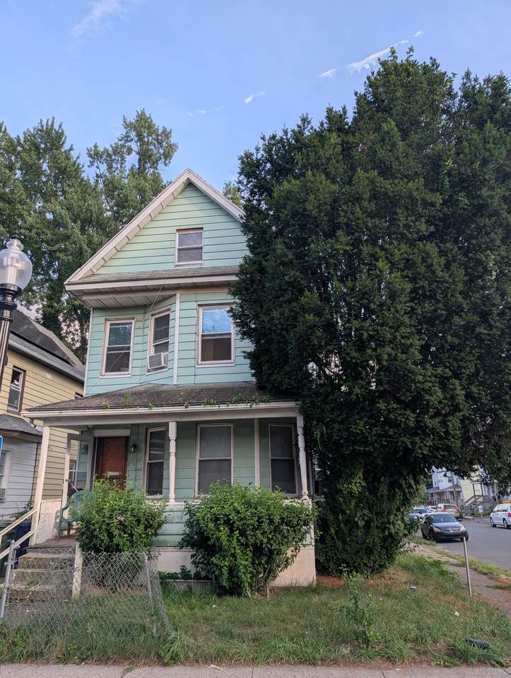 1440 Stratford Avenue - Photo 1