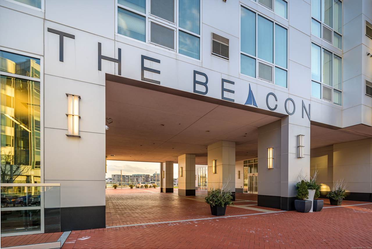 1 Harbor Point Road - Photo 1